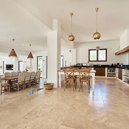 Exclusive Luxury South Facing Vista De Muntanya 6 Bedrooms A Few Minutes Drive To The فيلة *